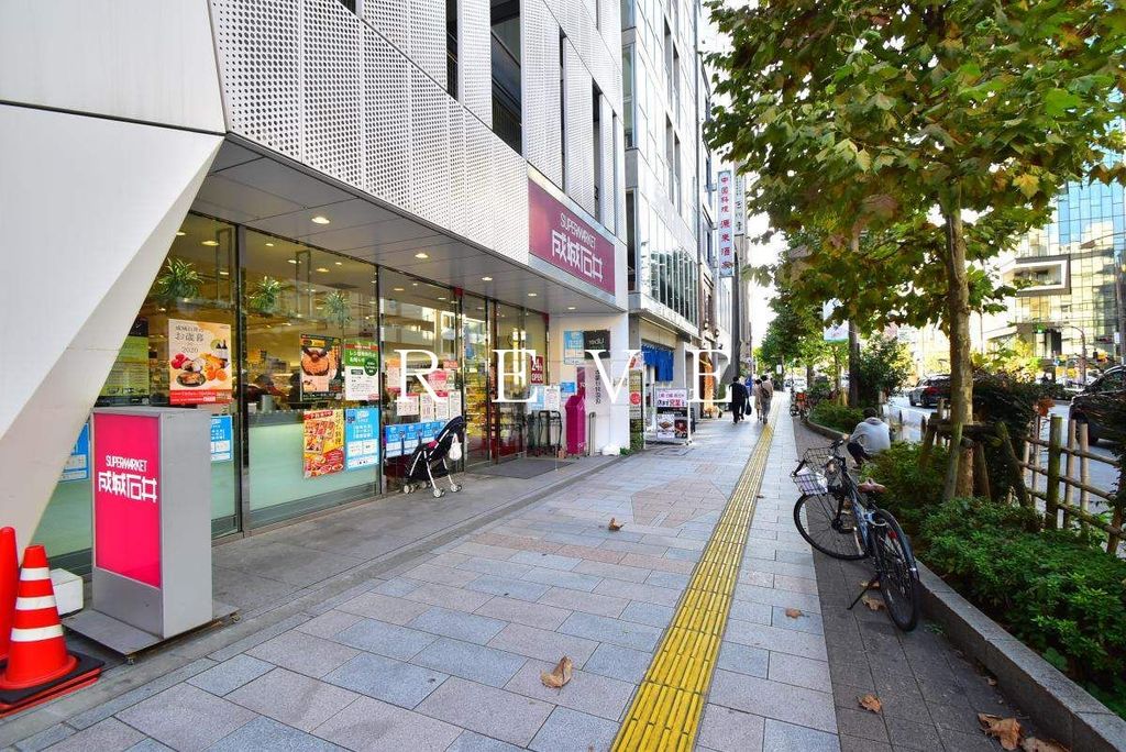 スーパー　成城石井神保町店（スーパー）まで330m
