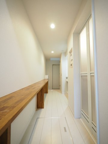 その他　収納や装飾、テーブル代わりなど多用途なカウンター付
