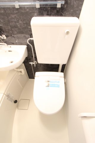 トイレ　同タイプ参考写真です。
