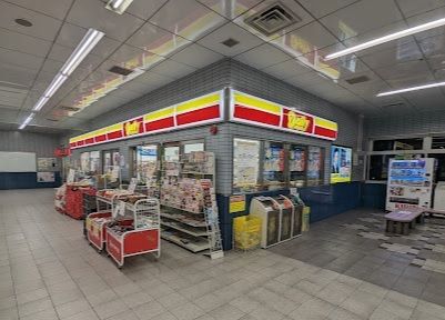 コンビニ　デイリーヤマザキ　浦和美園駅店（コンビニ）まで100m