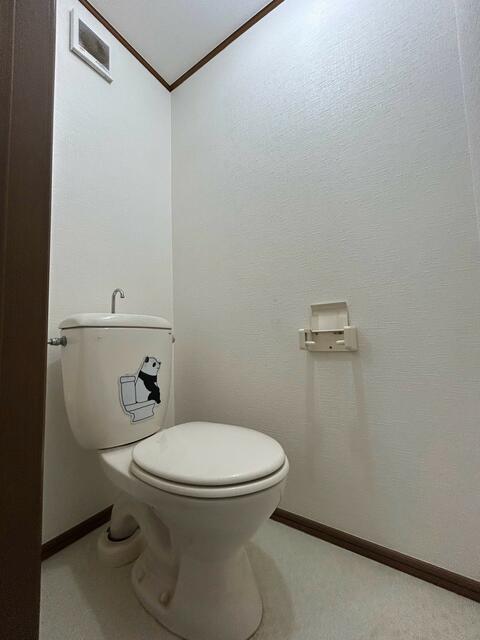 トイレ　クリーニング前の写真です。