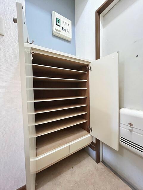 収納　クリーニング前の写真です。