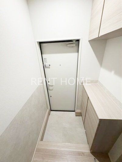 玄関　下駄箱付き