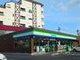 コンビニ　ファミリーマート（コンビニ）まで700m