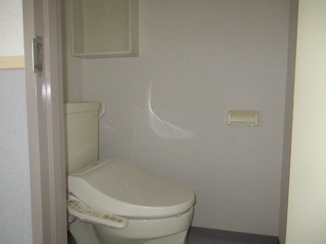 浜松市中央区 3階建 築40年のトイレ写真