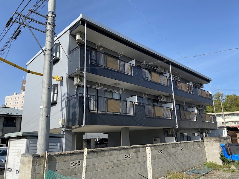 上田市材木町のマンションの建物外観