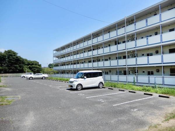 【ビレッジハウス小野田2号棟の駐車場】