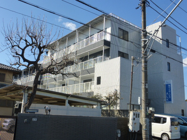 松戸市高塚新田のマンションの建物外観