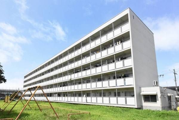 小松市下粟津町のマンションの建物外観