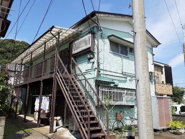 横須賀市長瀬のアパートの建物外観