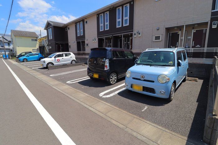 【さいたま市見沼区堀崎町のアパートの駐車場】