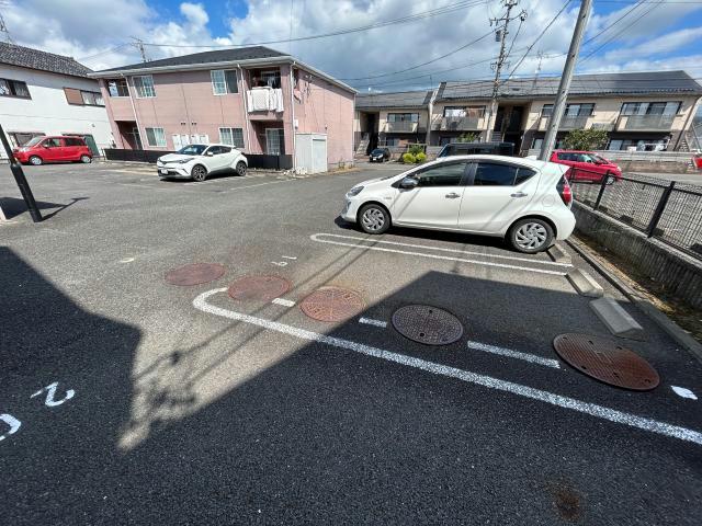 【各務原市鵜沼羽場町のアパートの駐車場】