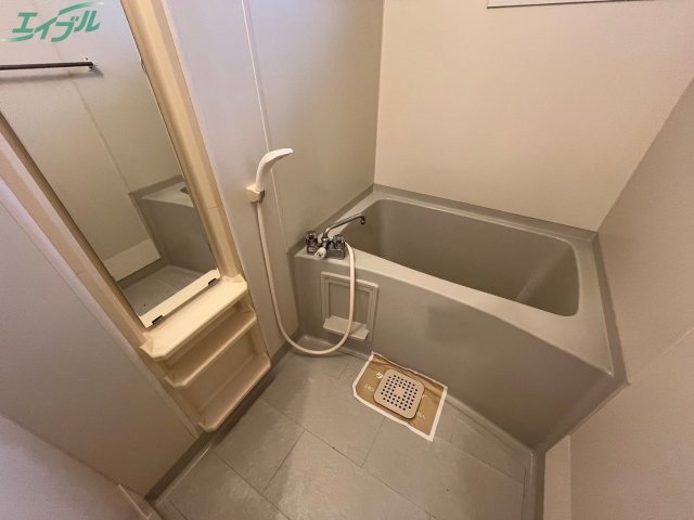 バス・シャワールーム　別部屋同型写真です。