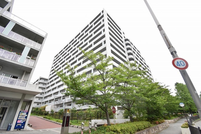 【千里中央プライムステージの建物外観】