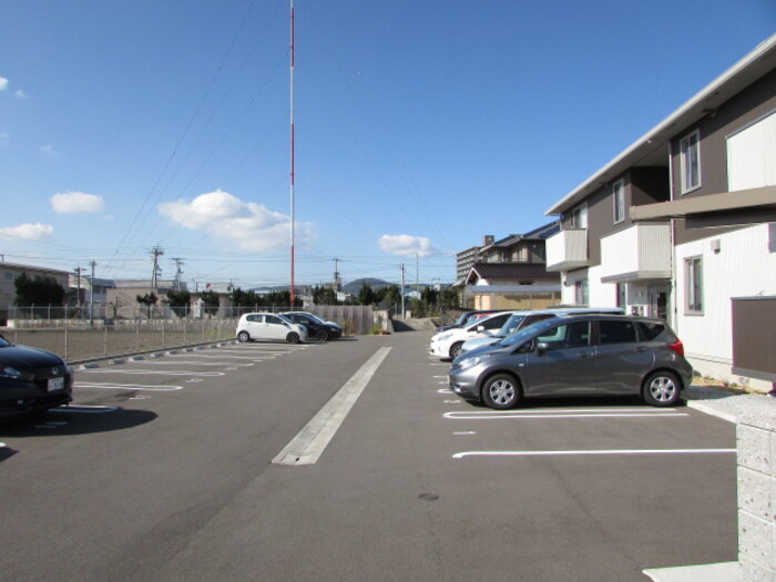 【高松市木太町のアパートの駐車場】