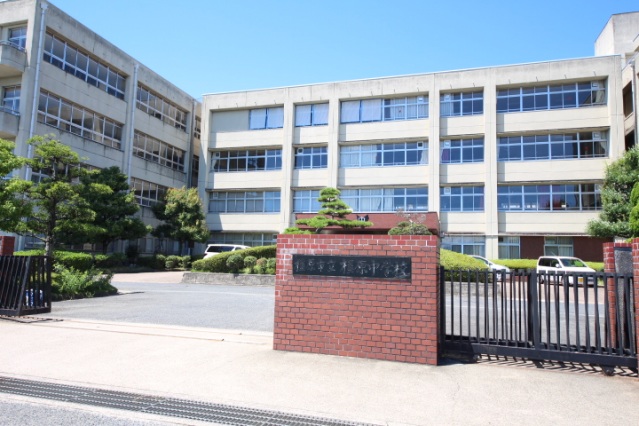 【橿原市豊田町のアパートの中学校】