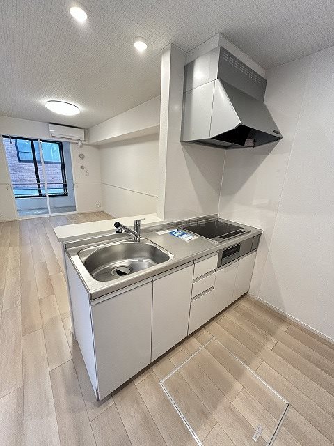 キッチン　※写真は104号室のものになります。（参考）