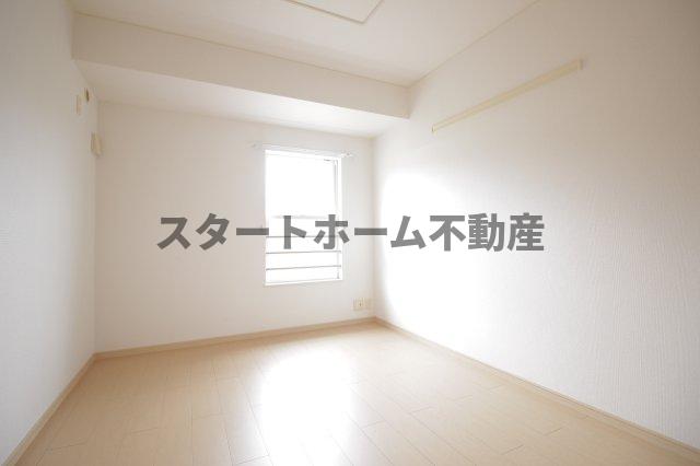 その他部屋・スペース　広くて明るい寝室