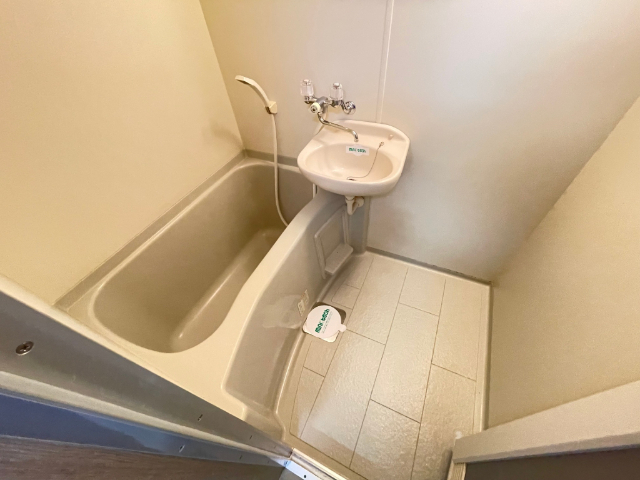 バス・シャワールーム　給湯式のお風呂