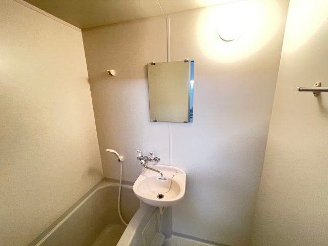 洗面設備　洗面台つきです。