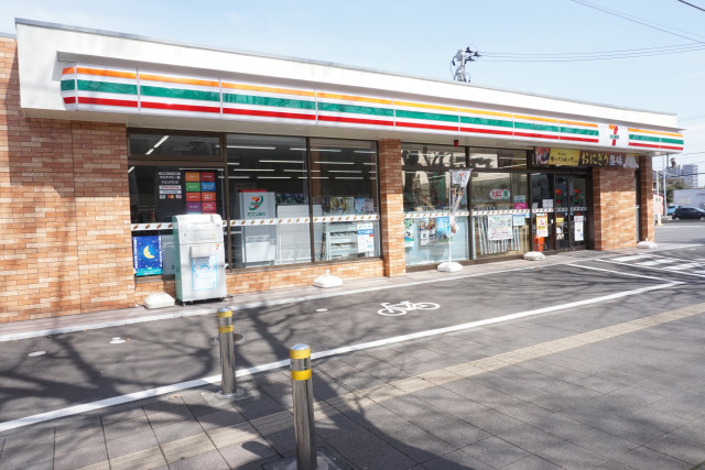 コンビニ　セブンイレブン仙台白萩町店（コンビニ）まで260m