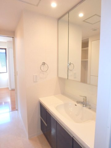 洗面設備　広い洗面スペース