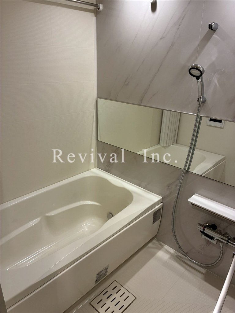 バス・シャワールーム　追い焚き・浴室乾燥完備でございます