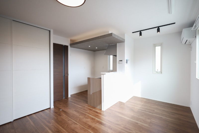 居室・リビング　図面と現状に相違がある場合には現状を優先