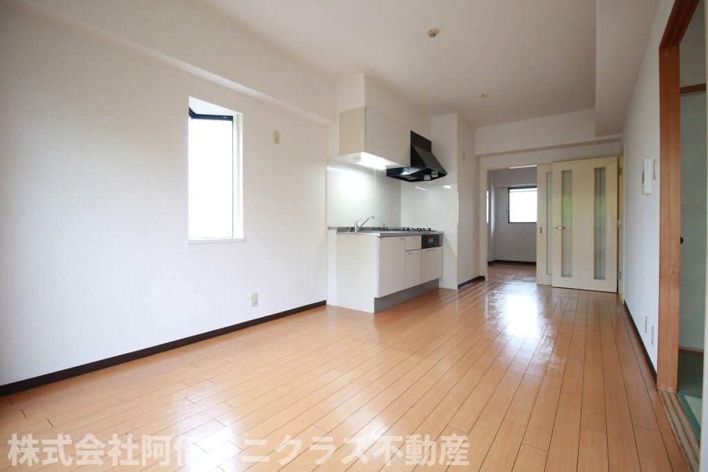 居室・リビング　内装は別部屋の参考写真です。