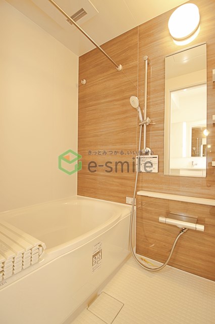 バス・シャワールーム　落ち着いた空間のお風呂です