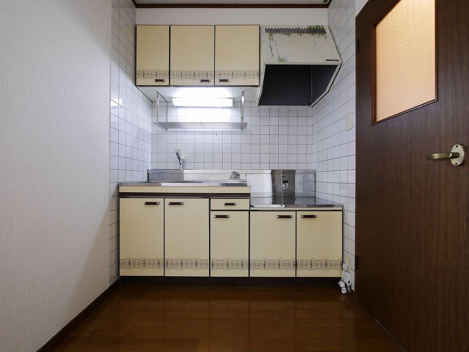 キッチン　キッチン周りにはタイルが貼ってあるのでお手入れ簡単