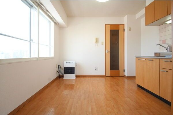 居室・リビング　明るいリビングで気持ちも明るくなりますね♪