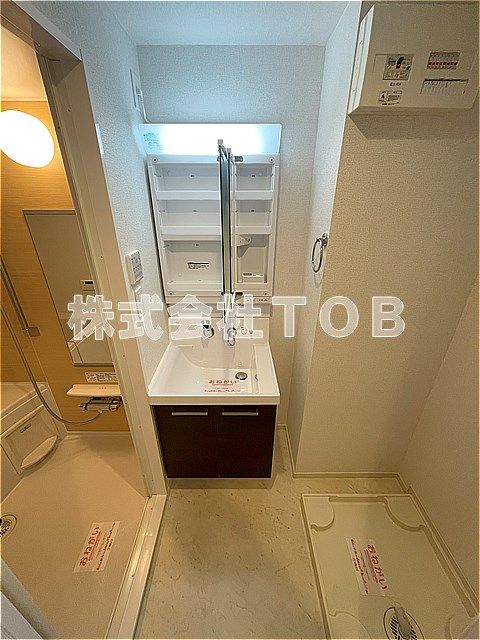洗面設備　2面鏡　シャンプードレッサー※クリーニング中の撮影※