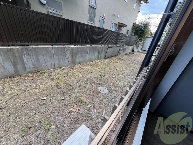 バルコニー　バルコニーはございませんが、物干し竿を設置できるので便利です