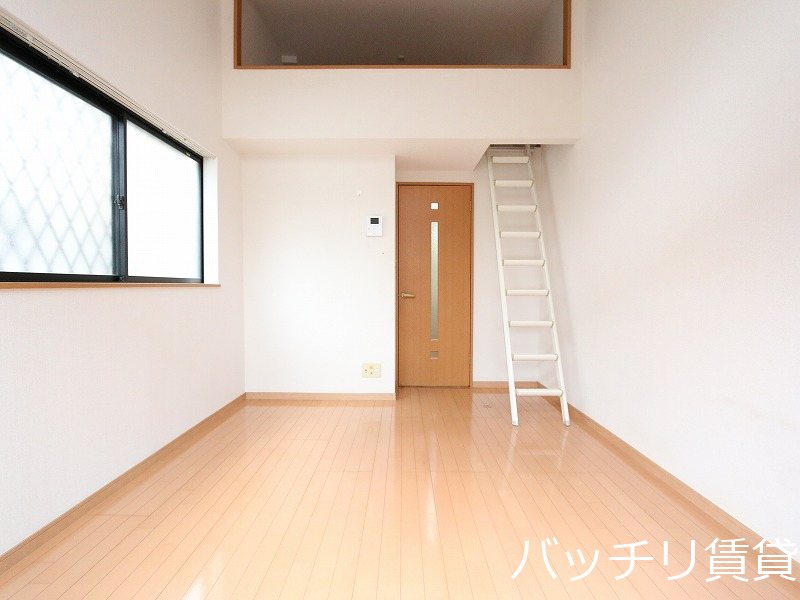 居室・リビング　別号室タイプの為、現状を優先致します。