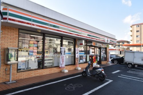 コンビニ　セブン-イレブン 多摩永山店（コンビニ）まで407m