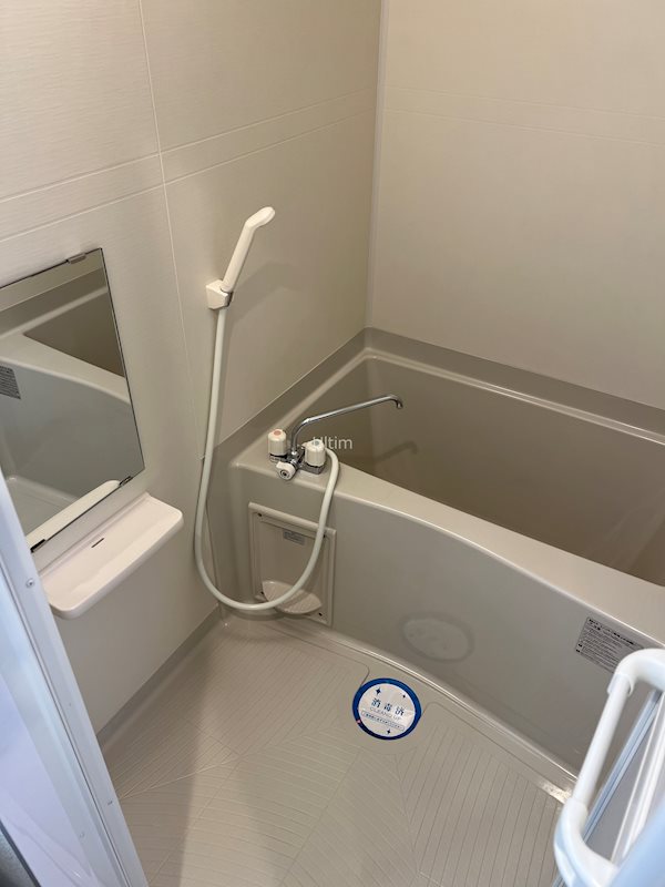 バス・シャワールーム　※同タイプの他のお部屋です