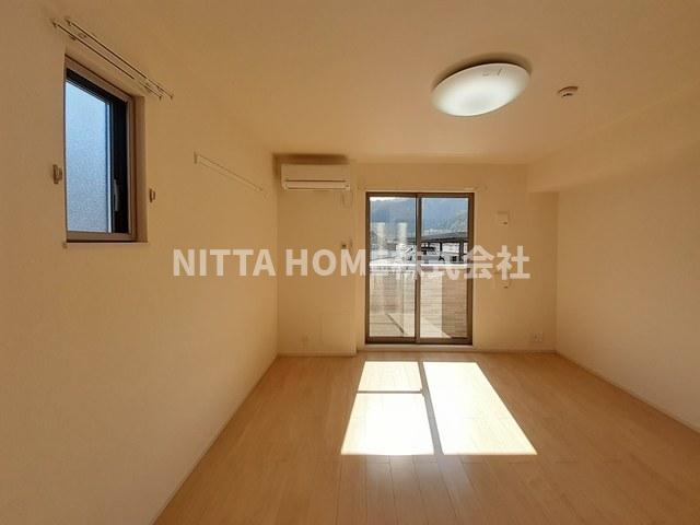 居室・リビング　１１．２帖のリビングルームです◎