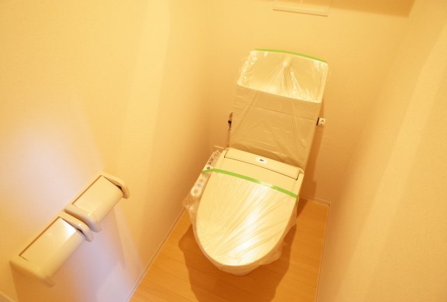 トイレ　温水洗浄便座