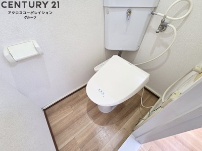 トイレ　温水洗浄便座付きでおすすめです！