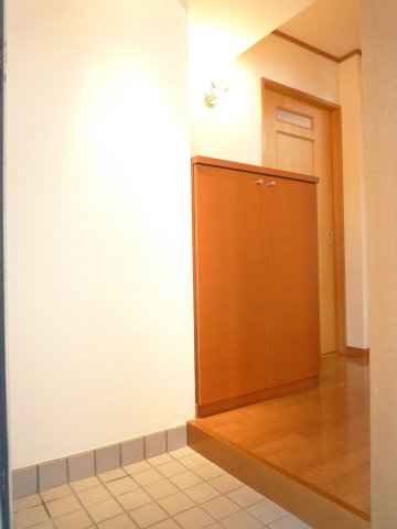 玄関　※画像は同物件別室となります。