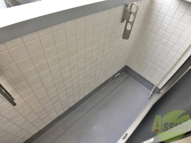 バルコニー　バルコニーは幅があり、広い印象を受けました。