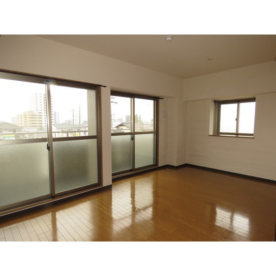 居室・リビング　同じ間取りの別のお部屋のお写真です。