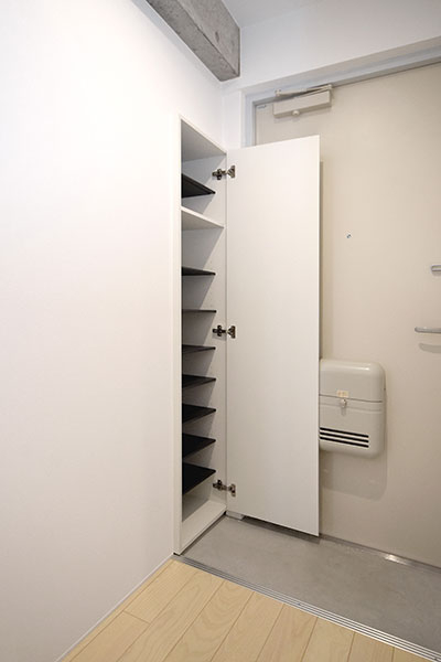 玄関　ピース・カーザ