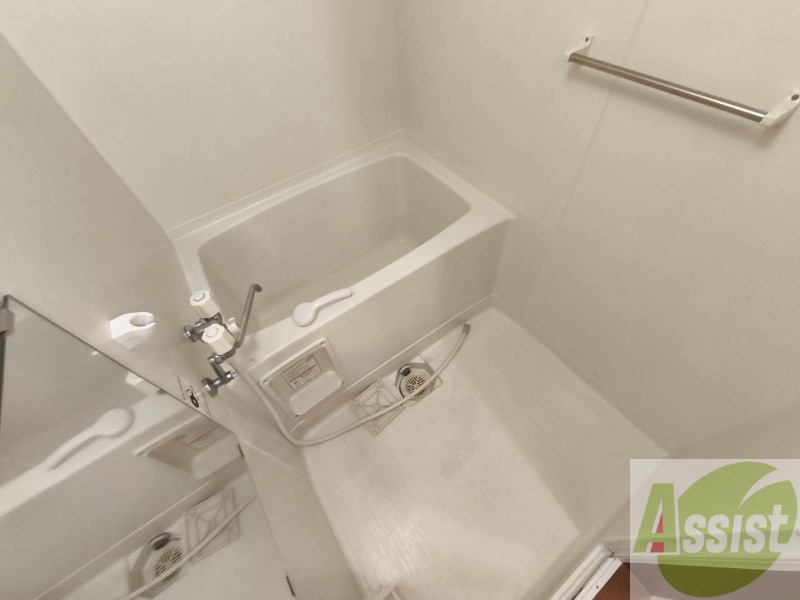 バス・シャワールーム　お風呂になります。一日の疲れを癒してくださいね。