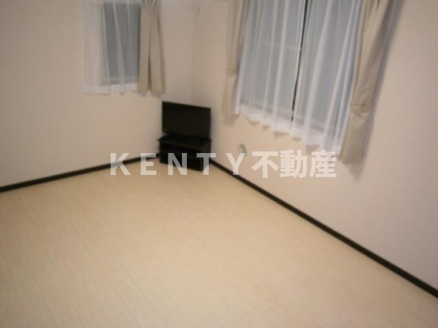 居室・リビング　こちらの居間で趣味の時間をお楽しみください