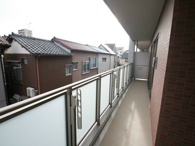 バルコニー　広々日当たり良好！
