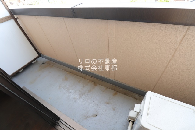 バルコニー　バルコニーがあるので洗濯物を太陽の下で干すことができます♪