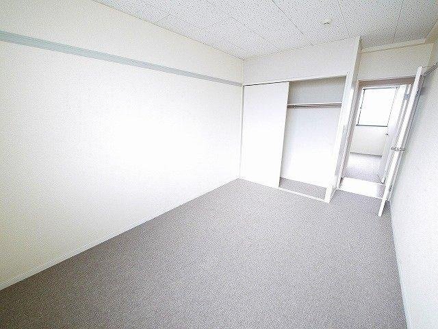 その他部屋・スペース　広くて明るい寝室