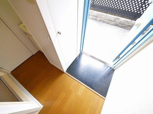 玄関　収納もある玄関です